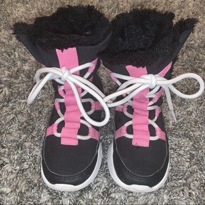 Girls Nike Venture Boots size 11